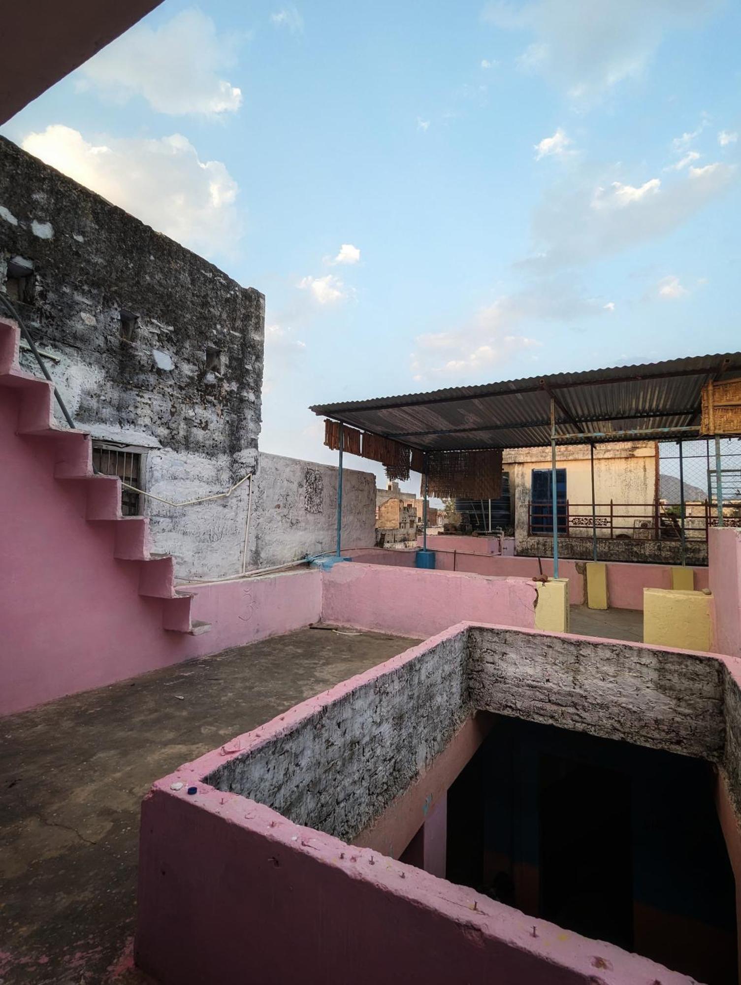 Hostel Monalisa Pushkar Bagian luar foto